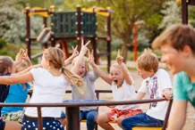 Kinder auf dem Spielplatz